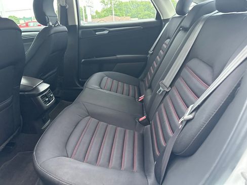 Used 2015 Ford Fusion SE w/ Equipment Group 201A FWD image 17