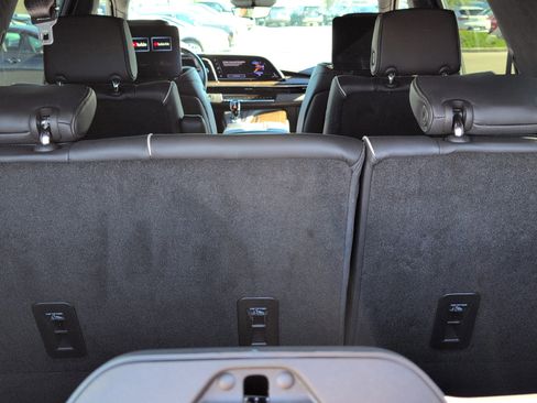 Certified 2024 Cadillac Escalade Sport Platinum image 5