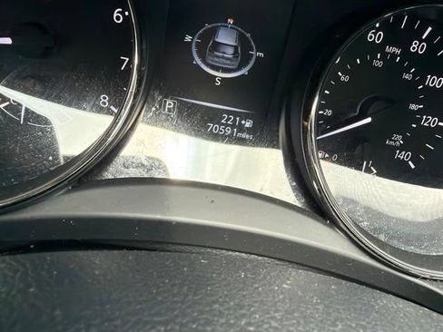 Used 2017 Nissan Rogue SV w/ SV Premium Package AWD/4WD image 5