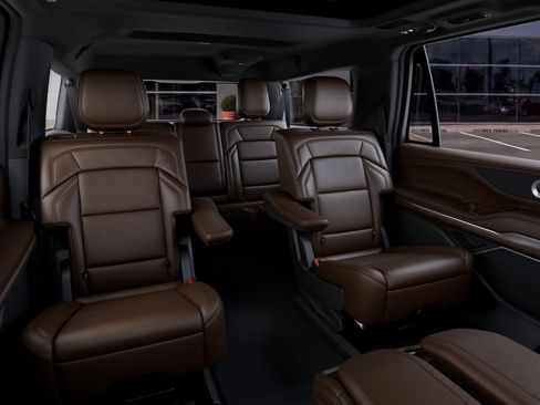 New 2027 Lincoln Navigator L Reserve RWD image 11