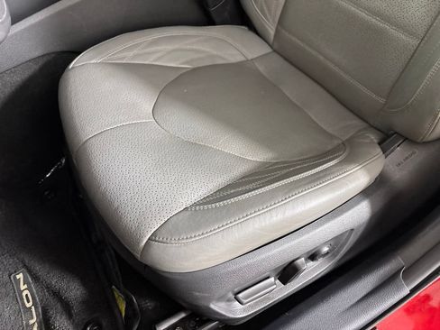 Used 2022 Toyota Avalon Limited w/ Advanced Safety Package FWD image 13