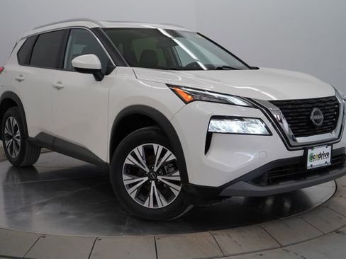 Used 2023 Nissan Rogue SV w/ SV Premium B Package image 3