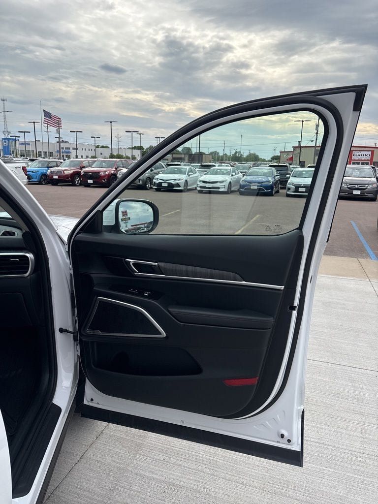 Used 2024 Kia Telluride EX w/ EX Captain's Chair Package AWD/4WD image 18