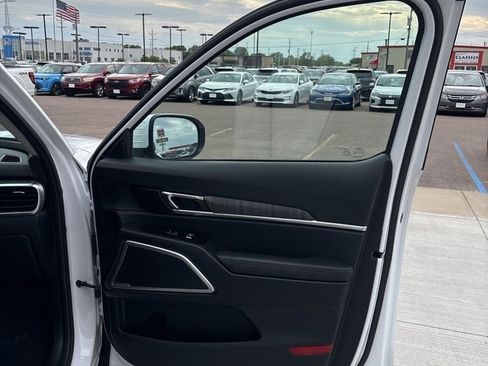 Used 2024 Kia Telluride EX w/ EX Captain's Chair Package AWD/4WD image 18