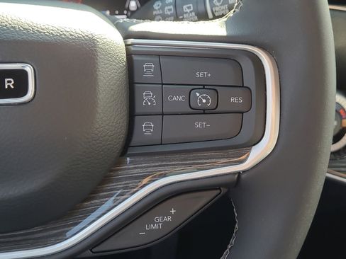 Used 2022 Jeep Wagoneer Series II w/ Rear Seat Video Group 1 image 20