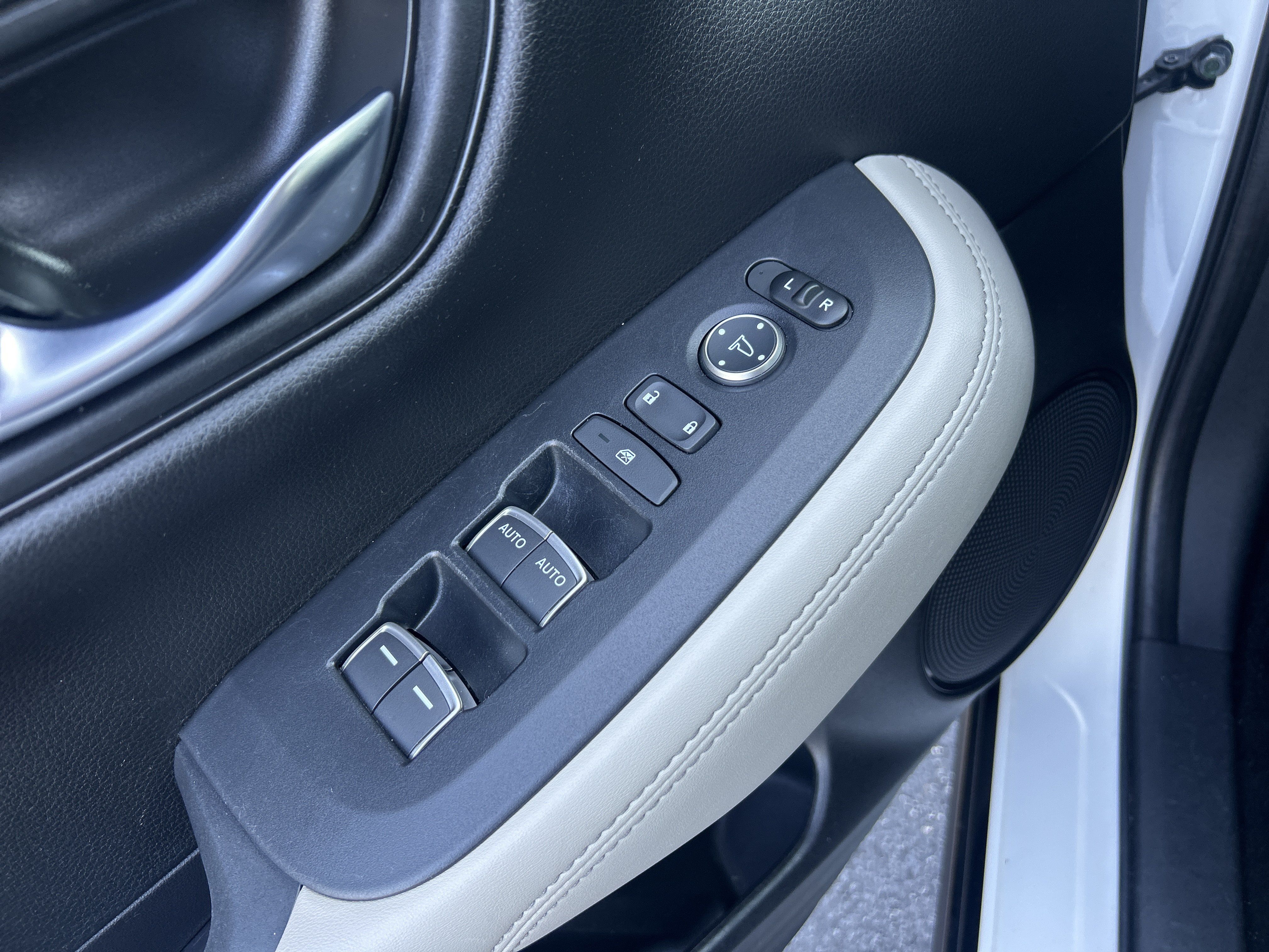 Certified 2025 Honda HR-V EX-L image 23