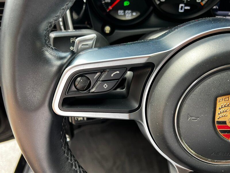 Used 2017 Porsche Macan Turbo AWD/4WD image 32