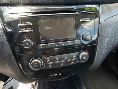 Used 2014 Nissan Rogue SV AWD/4WD image 13