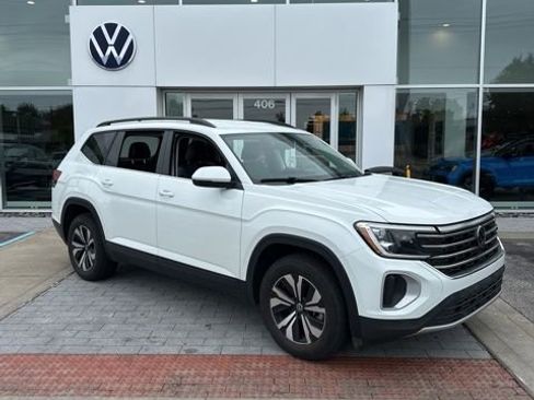 Used 2024 Volkswagen Atlas SE AWD/4WD image 1