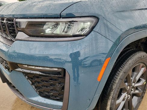 New 2026 Jeep Grand Cherokee Limited AWD/4WD image 9