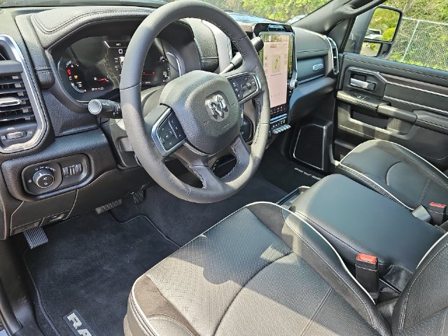 Used 2025 RAM 3500 Laramie AWD/4WD image 18