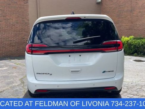 Used 2024 Chrysler Pacifica Limited FWD image 7
