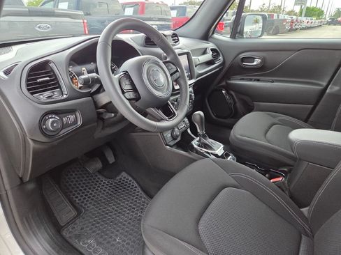 Used 2022 Jeep Renegade Altitude AWD/4WD image 29