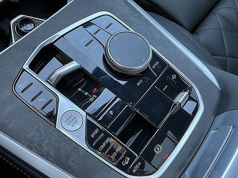 Used 2023 BMW X7 xDrive40i w/ M Sport Package image 25