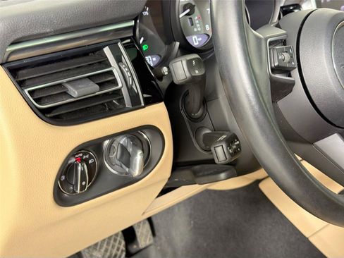 Certified 2023 Porsche Macan S AWD/4WD image 33