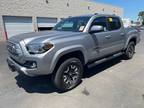 Certified 2021 Toyota Tacoma TRD Off-Road w/ Technology Package AWD/4WD image 4