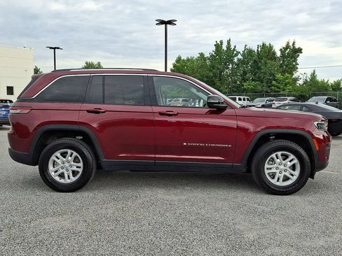 Used 2023 Jeep Grand Cherokee Laredo w/ Luxury Tech Group I AWD/4WD image 10