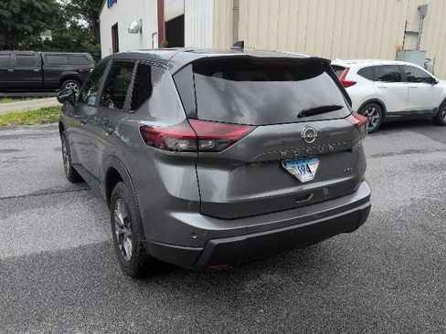 Used 2024 Nissan Rogue S AWD/4WD image 5