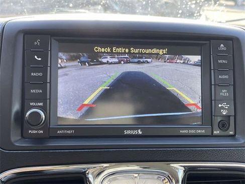 Used 2014 Chrysler Town & Country Touring image 28