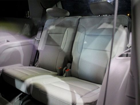 Used 2023 GMC Acadia SLE w/ Driver Convenience Package image 29