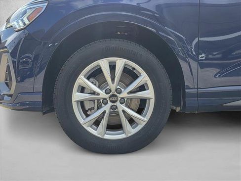 Certified 2025 Audi Q3 2.0T Premium w/ Convenience Package AWD/4WD image 9