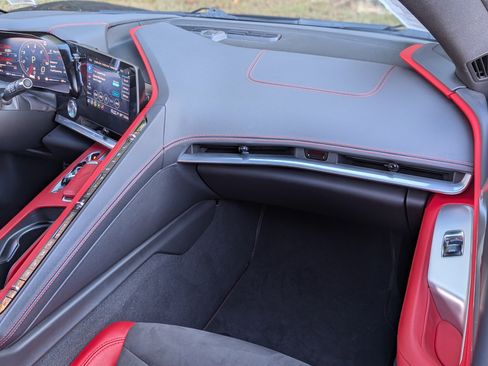 Used 2021 Chevrolet Corvette Stingray Preferred Cpe w/ Z51 Performance Package image 21