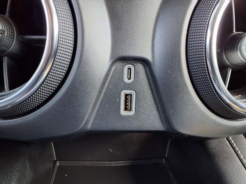 Used 2025 Chevrolet Blazer LT image 9