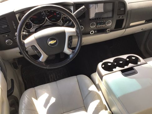 Used 2010 Chevrolet Silverado 1500 LT w/ Power Pack Plus AWD/4WD image 15