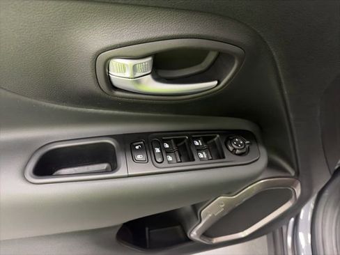 Used 2022 Jeep Renegade Latitude image 14