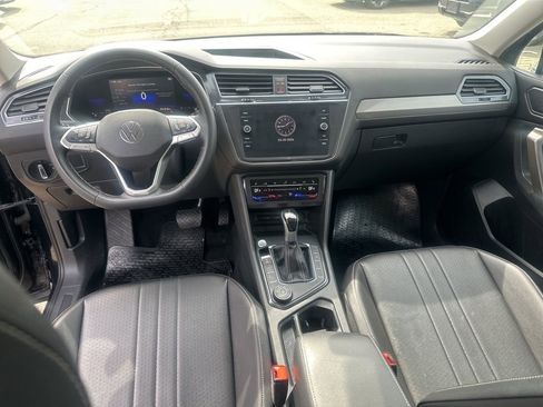 Used 2022 Volkswagen Tiguan SE w/ Panoramic Sunroof Package AWD/4WD image 28