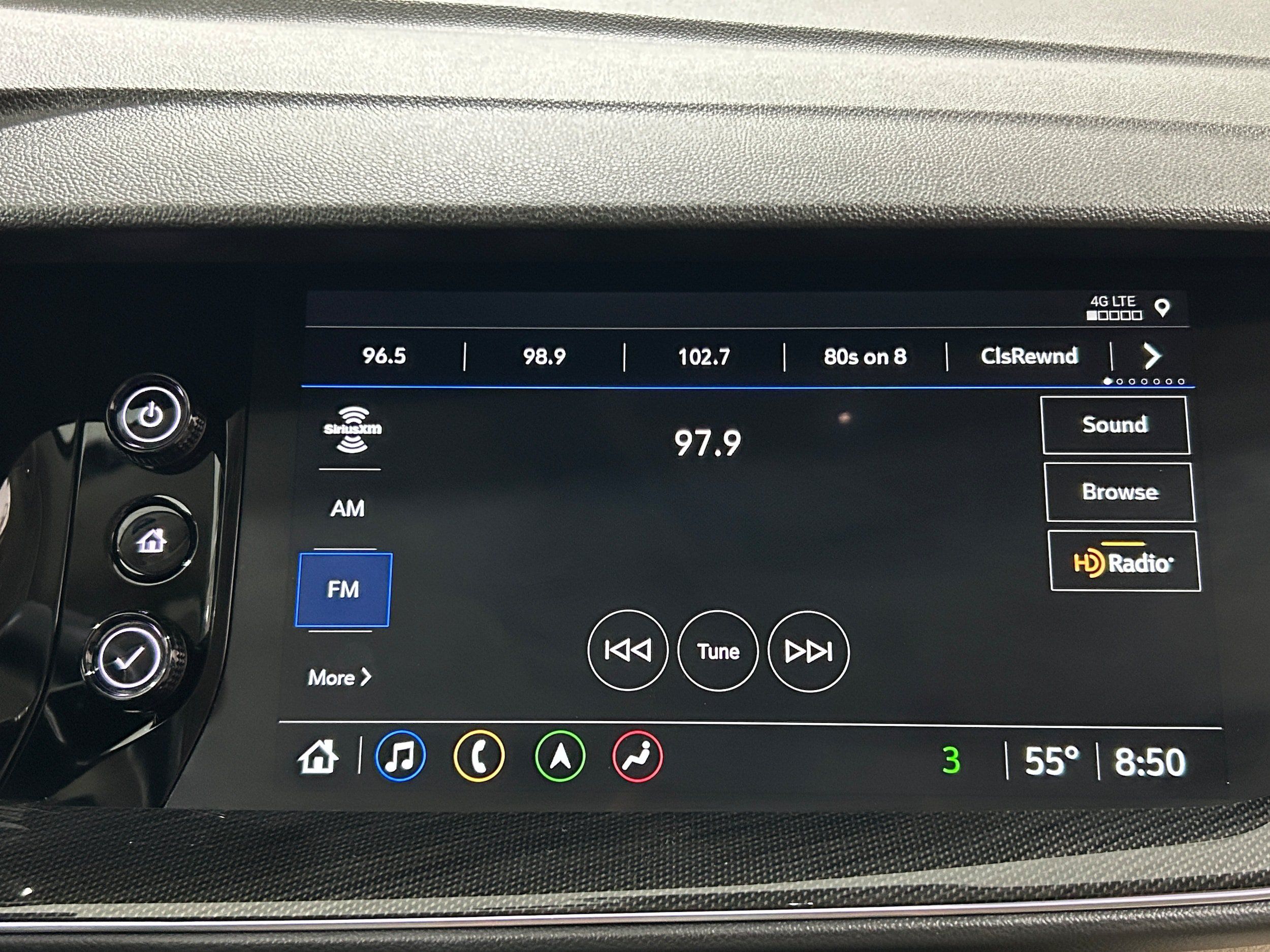 Used 2022 Buick Envision Essence w/ Technology Package I AWD/4WD image 5
