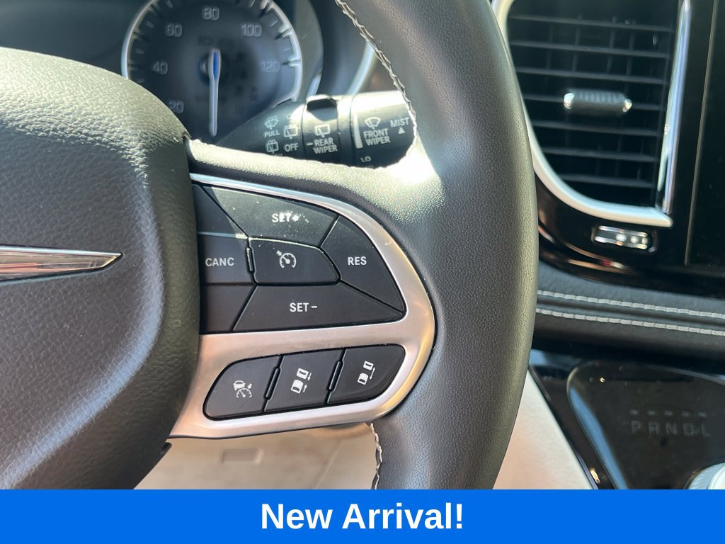 Used 2022 Chrysler Pacifica Touring-L w/ Uconnect Theater Family Group FWD image 21