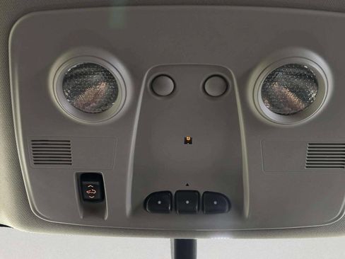 Used 2012 GMC Acadia Denali image 30