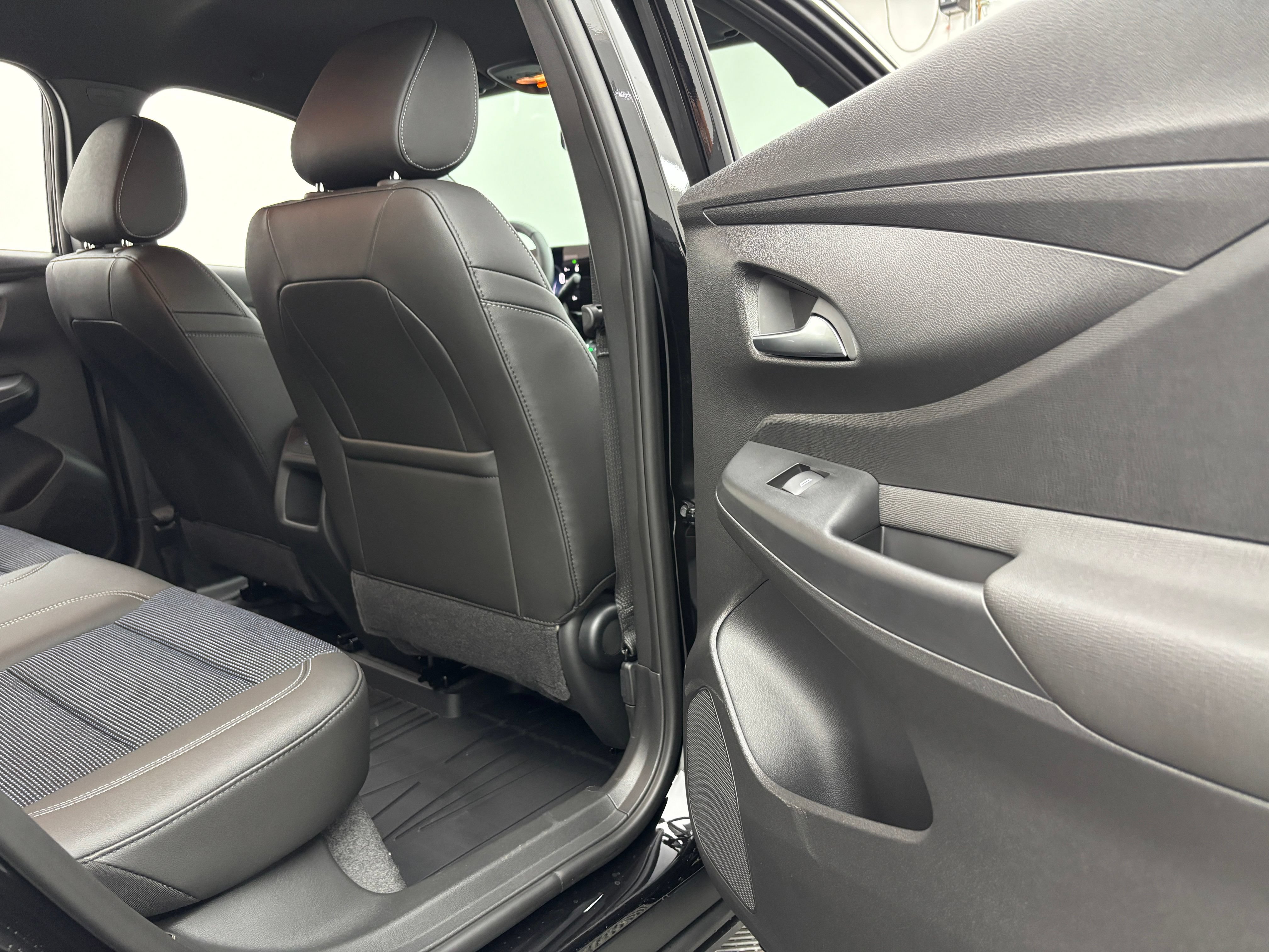 New 2026 Buick Envista Sport Touring w/ Convenience I Package FWD image 33