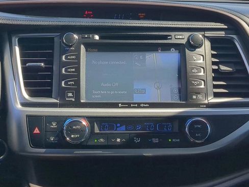 Used 2017 Toyota Highlander Limited image 18