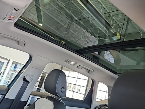 Used 2025 Volkswagen Taos SEL image 28