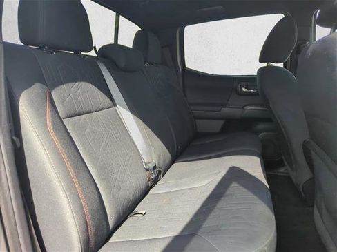 Used 2018 Toyota Tacoma TRD Off-Road w/ Technology Package image 22