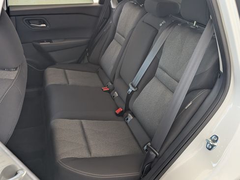 Used 2026 Nissan Rogue SV FWD image 17