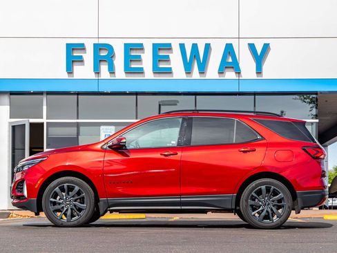 Used 2023 Chevrolet Equinox RS w/ RS Leather Package AWD/4WD image 2