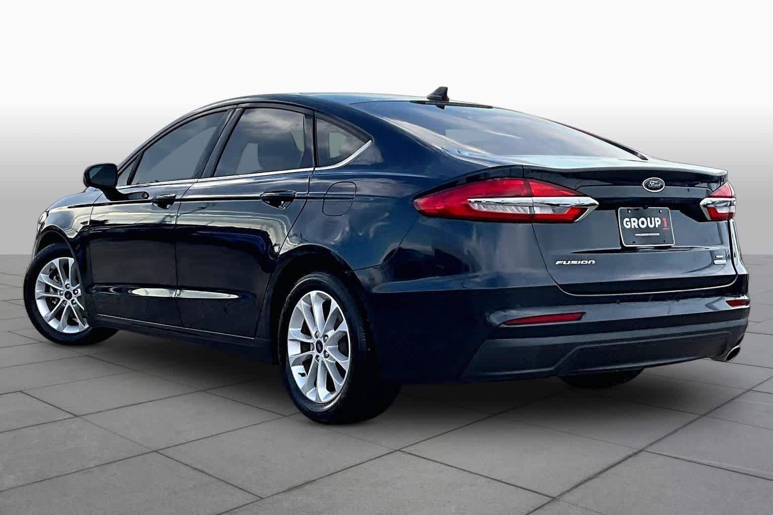 Used 2020 Ford Fusion SE FWD image 12
