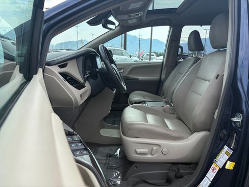 Used 2019 Toyota Sienna XLE AWD/4WD image 11