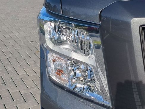 Used 2024 Nissan Titan SV w/ SV Convenience Package image 11