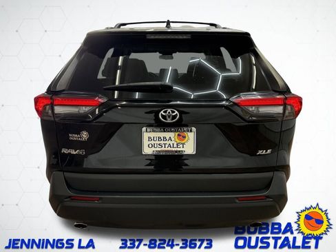 Used 2019 Toyota RAV4 XLE Premium image 4