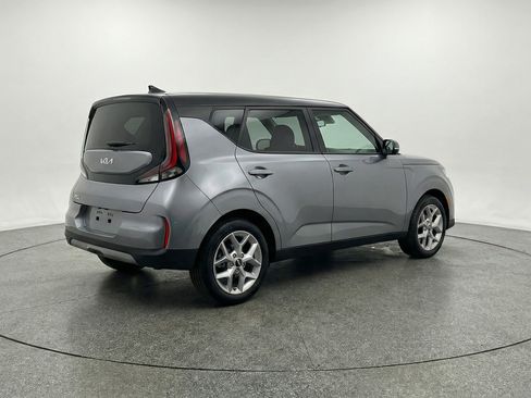 Used 2025 Kia Soul LX w/ LX Technology Package FWD image 9