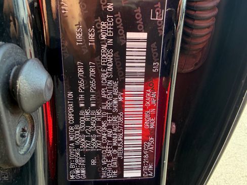 Used 2020 Toyota 4Runner TRD Off-Road AWD/4WD image 32