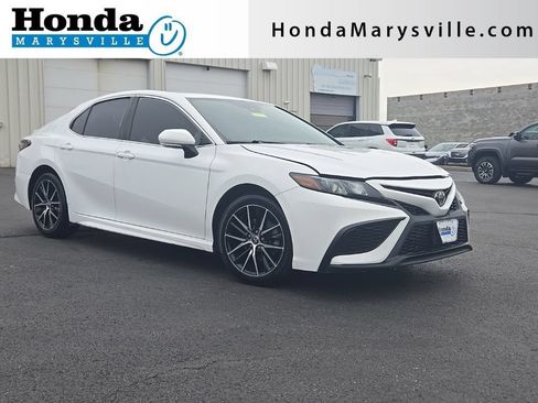 Used 2022 Toyota Camry SE FWD image 1