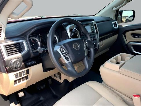 Used 2017 Nissan Titan SV RWD image 18