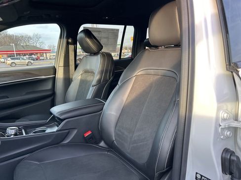 New 2026 Jeep Grand Cherokee Altitude AWD/4WD image 11