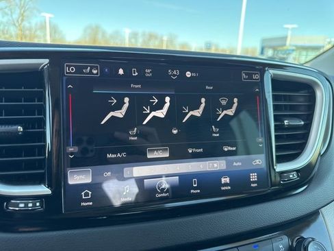 Used 2024 Chrysler Pacifica Touring-L FWD image 38