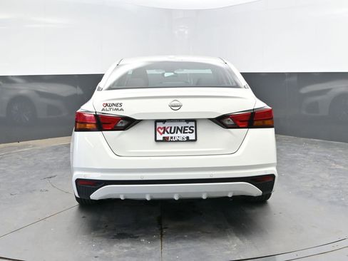 Used 2025 Nissan Altima 2.5 SV FWD image 6